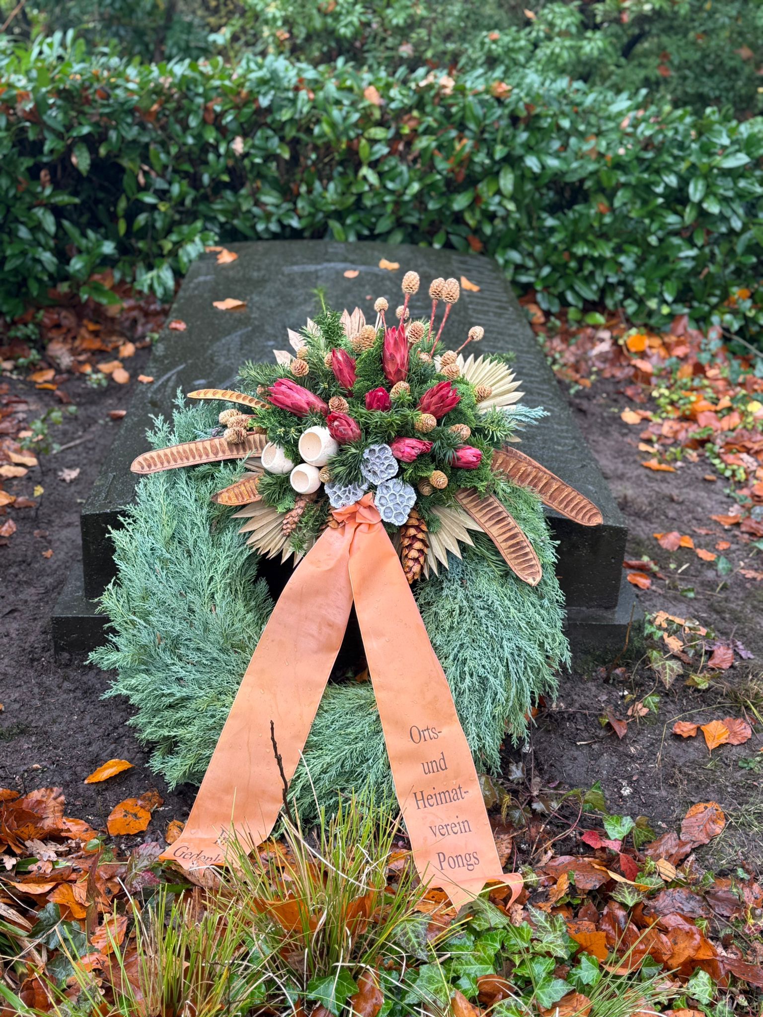 #caption2 Kranzniederlegung am Ehrendenkmal